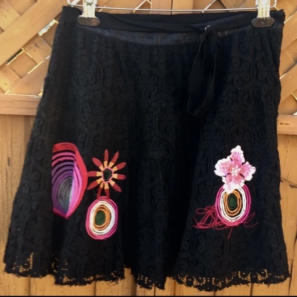 🌺 Cute Desigual Skirt Embroidered accepting offer - Picture 2 of 2